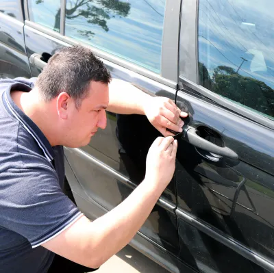 Buzz's professional car key cutting and programming equipment